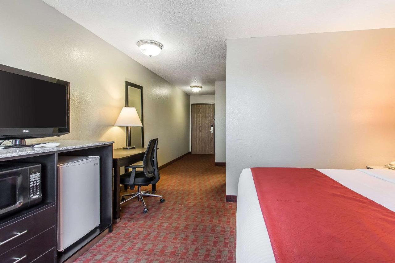 Quality Inn & Suites La Vergne Exteriör bild