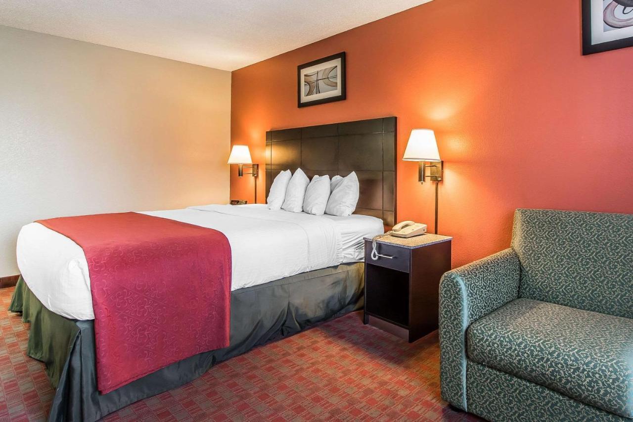 Quality Inn & Suites La Vergne Exteriör bild