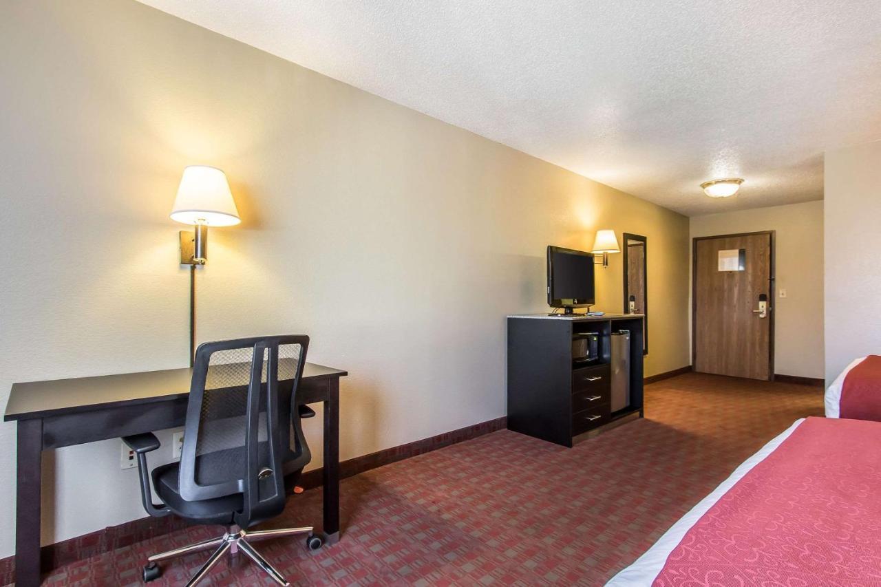 Quality Inn & Suites La Vergne Exteriör bild