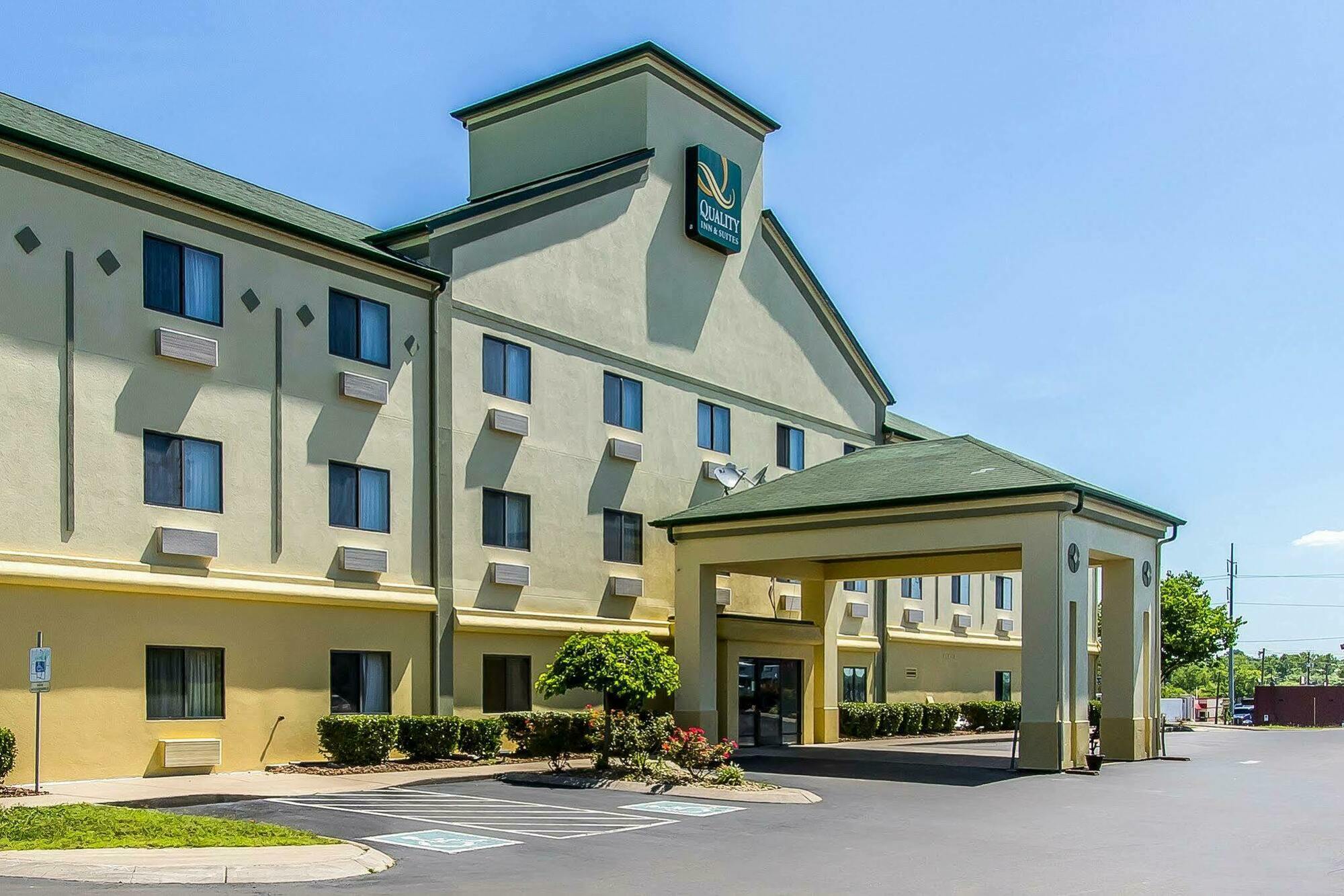 Quality Inn & Suites La Vergne Exteriör bild