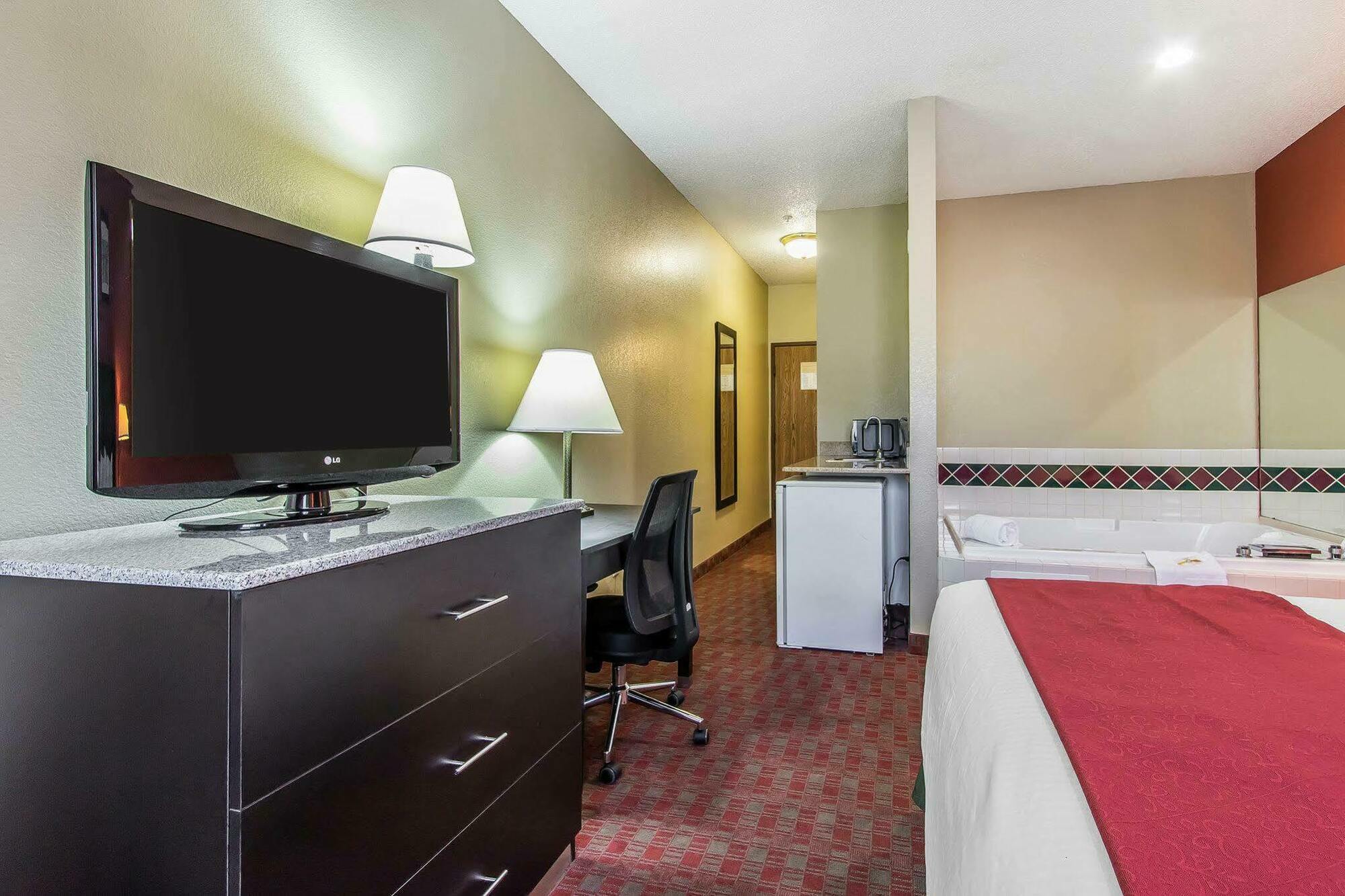 Quality Inn & Suites La Vergne Exteriör bild