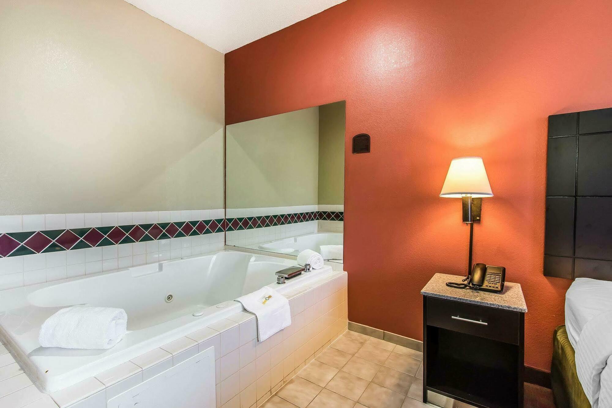 Quality Inn & Suites La Vergne Exteriör bild